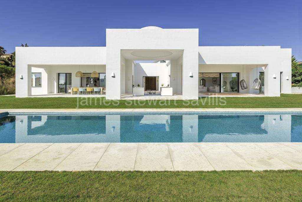 Sotogrande, Sensational and modern villa in one of the best areas of prestigious Sotogrande.