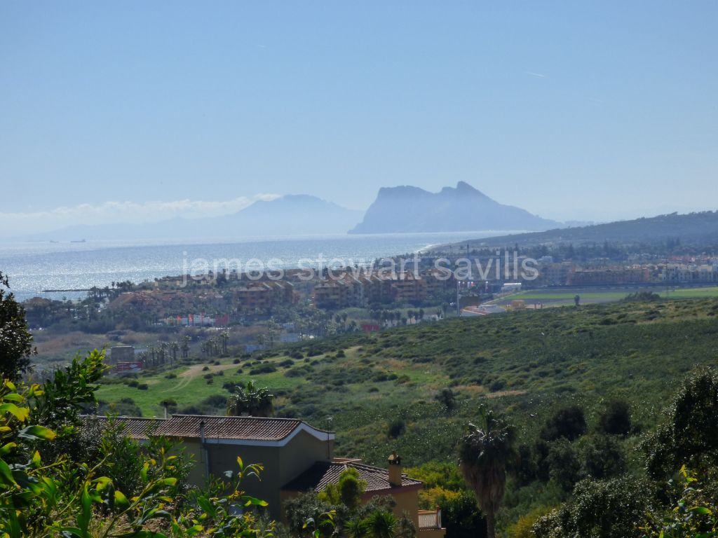 Sotogrande, Parcela con vistas al mar. Precio incluye proyecto y licencias