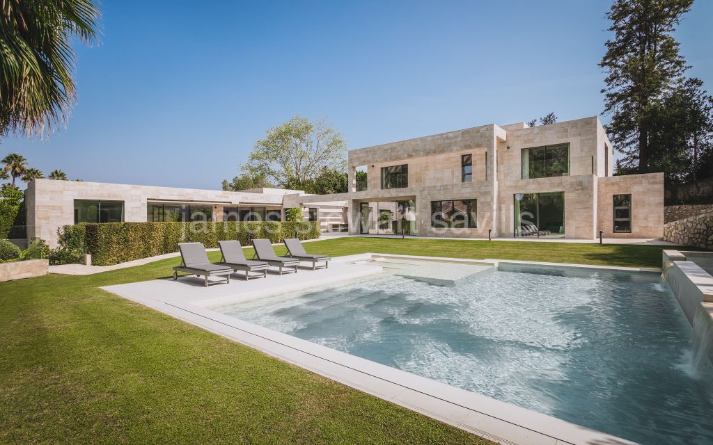 Sotogrande, Impresionante villa recién terminada en la zona de Reyes y Reinas en Sotogrande.