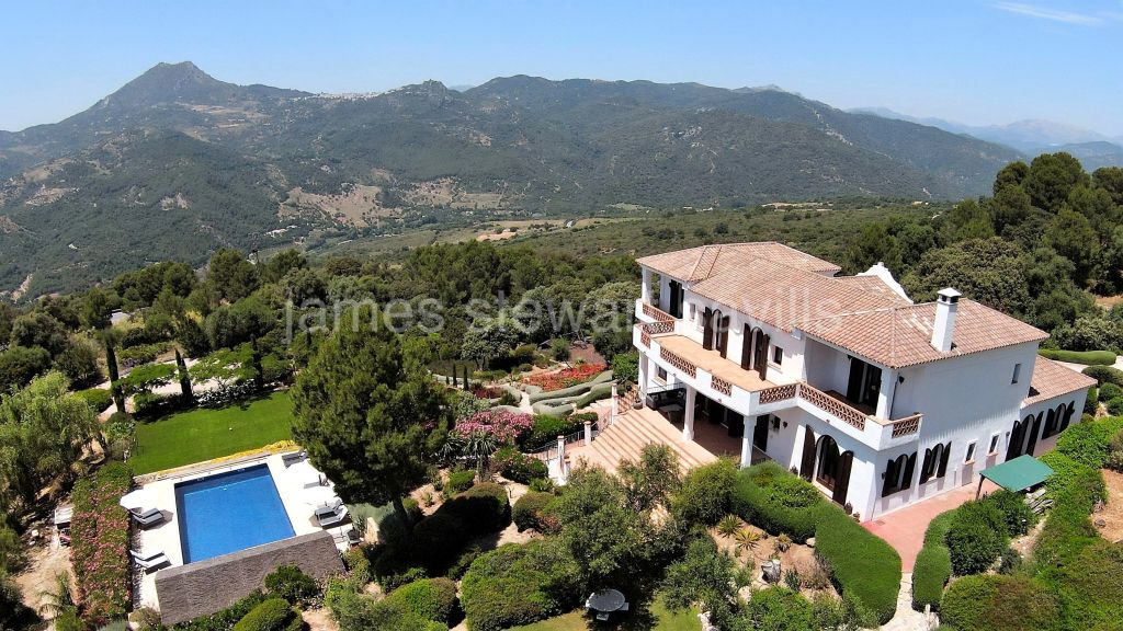 Casares, A stunning property with all modern conveniences in the most magnificent country setting
