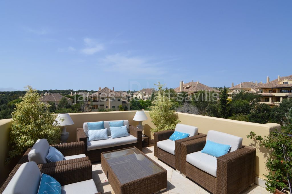 Sotogrande, Duplex penthouse in the ever popular gated community of Valgrande