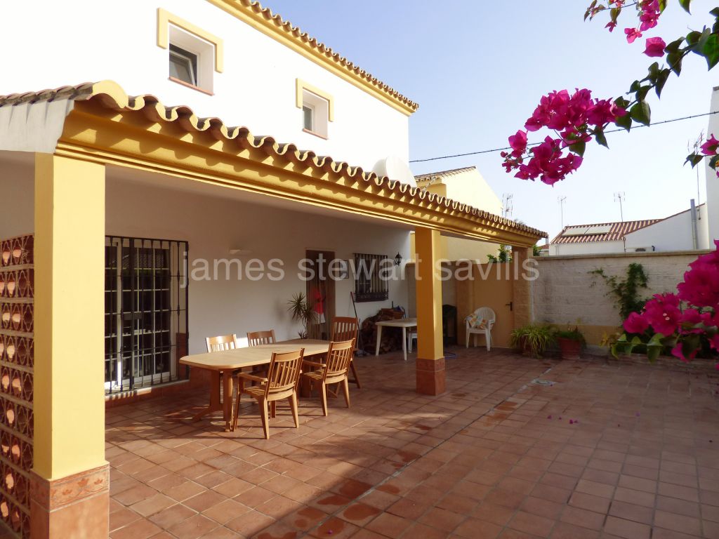 Pueblo Nuevo de Guadiaro, Casa pareada con 3 dormitorios, garaje y gran patio