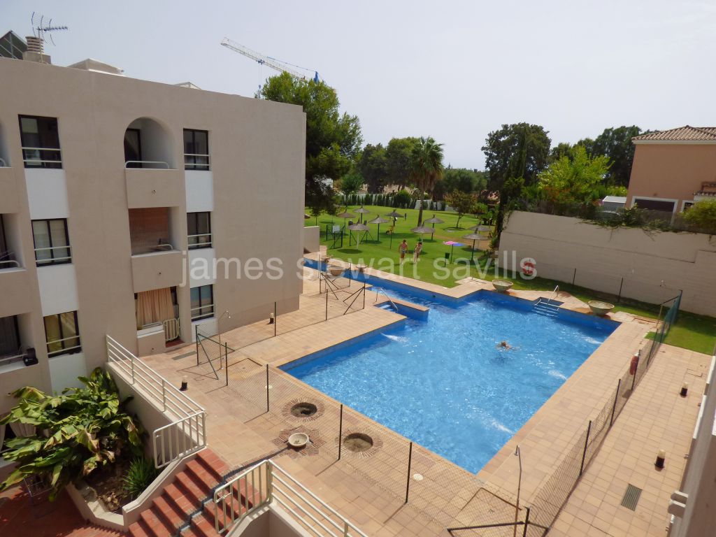 Sotogrande, Excellent condition studio apartment with kitchen