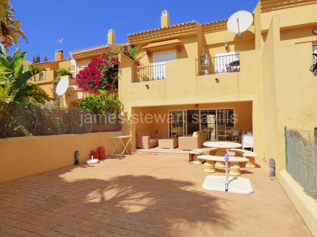 Alcaidesa, Great 3 bedroom townhouse in a gated community very close to the beach
