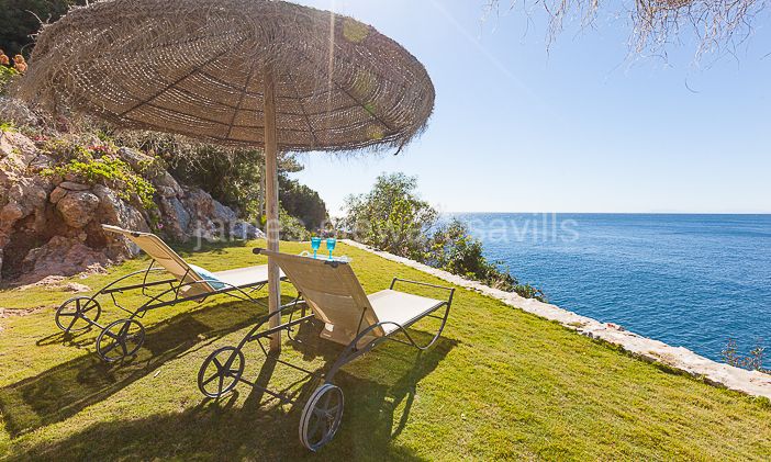 Almuñecar, Contemporary sea front villa for sale in Almuñecar