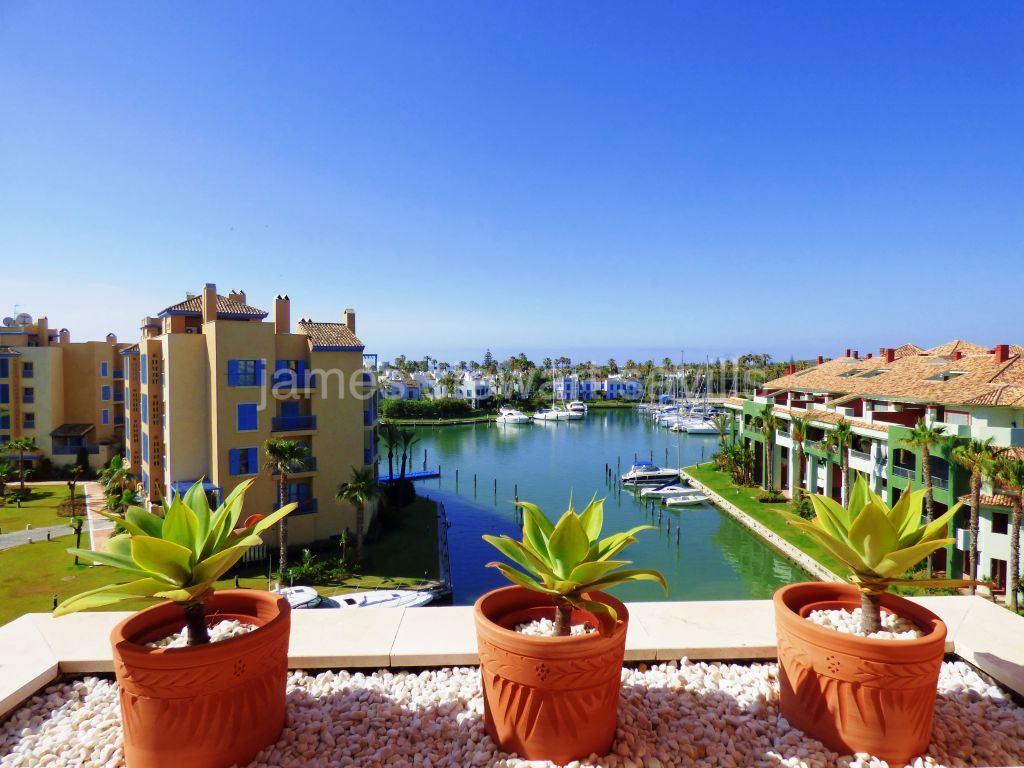 Sotogrande, Excellent 3 bedroom penthouse with solarium in Sotogrande Marina