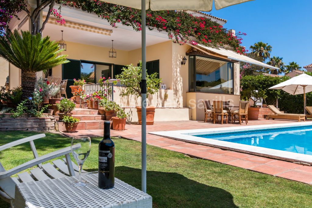 Sotogrande, Lovely bright, airy home with gorgeous country and golf views