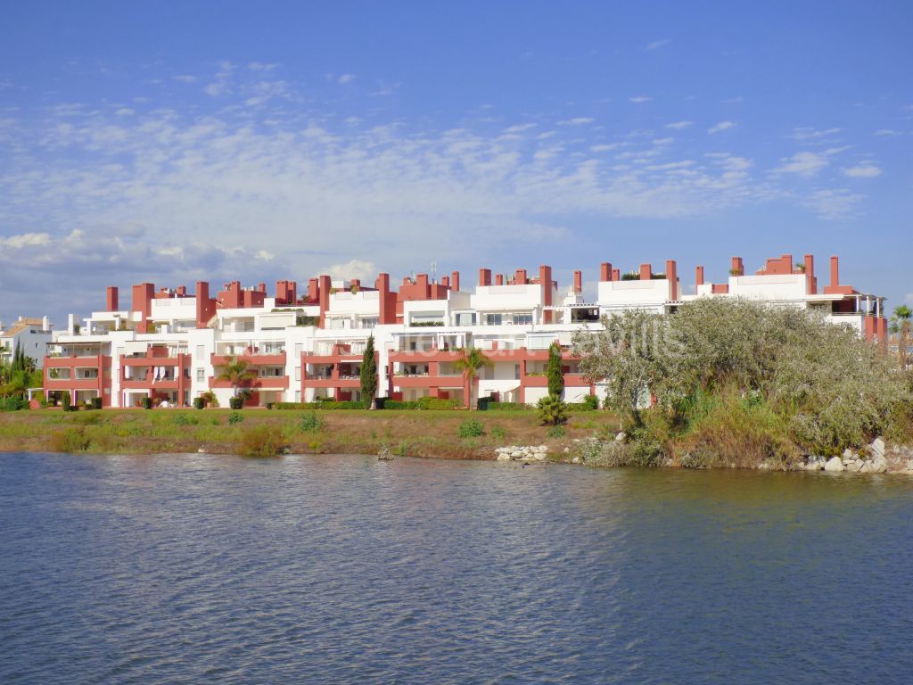 Sotogrande, 3 bedroom apartment with lovely panoramic river and sea views