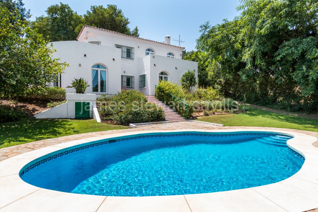 Sotogrande, Refurbished villa with lovely country/golf views close to the Intl School