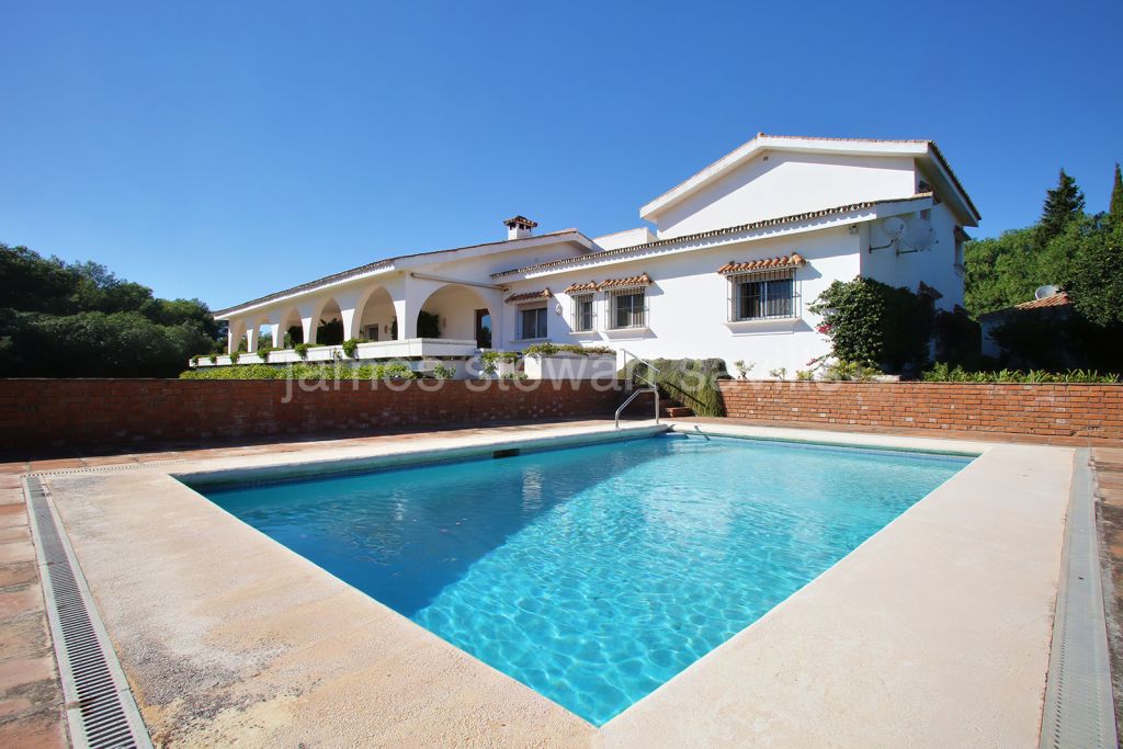 Sotogrande, Frontline Valderrama double plot with large 6 bedroom villa
