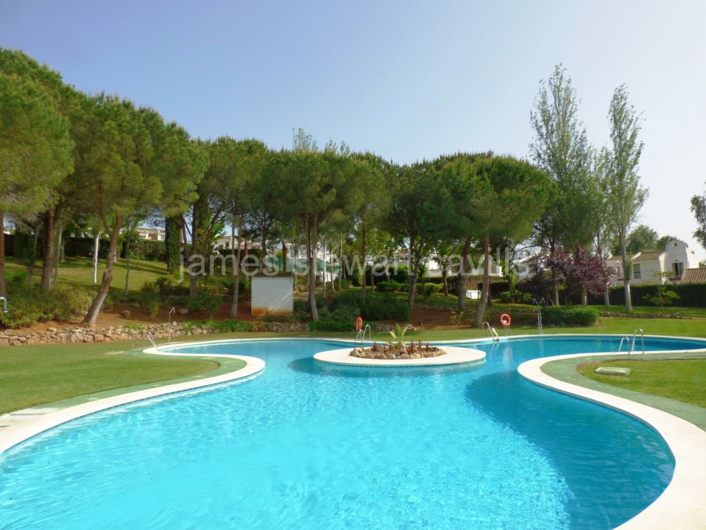 Sotogrande, Very nice semi-detached house in a very popular community in central Sotogrande