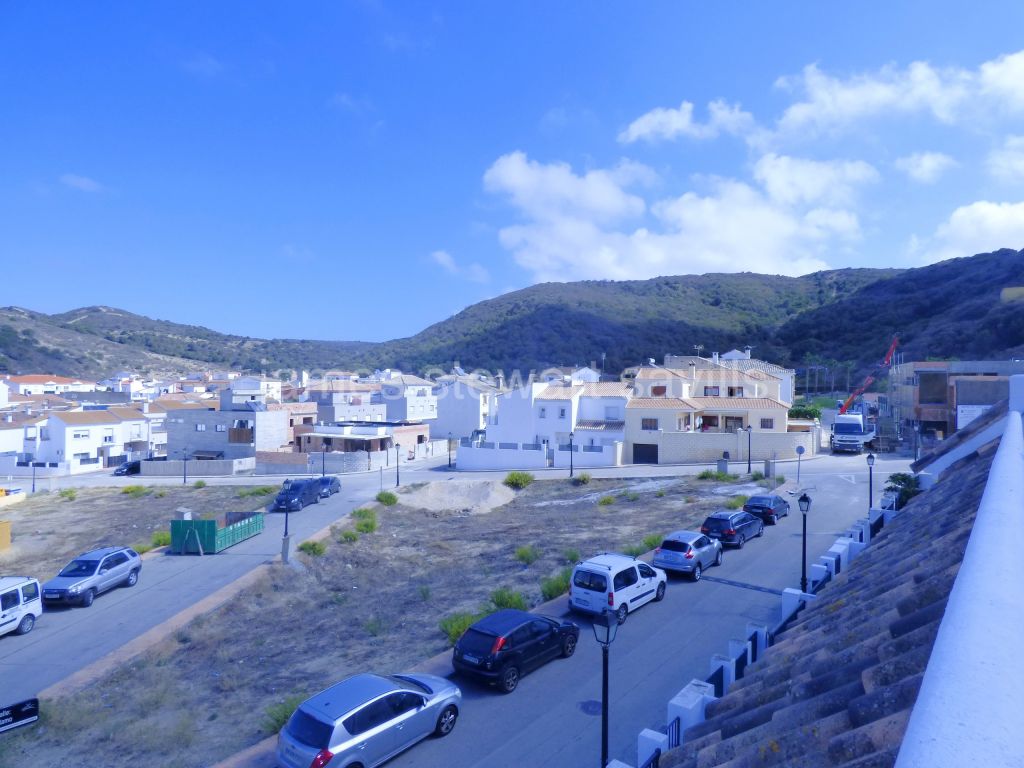 Casares, Village townhouse in Secadero close to a primary school and only a 10 min drive to the beach