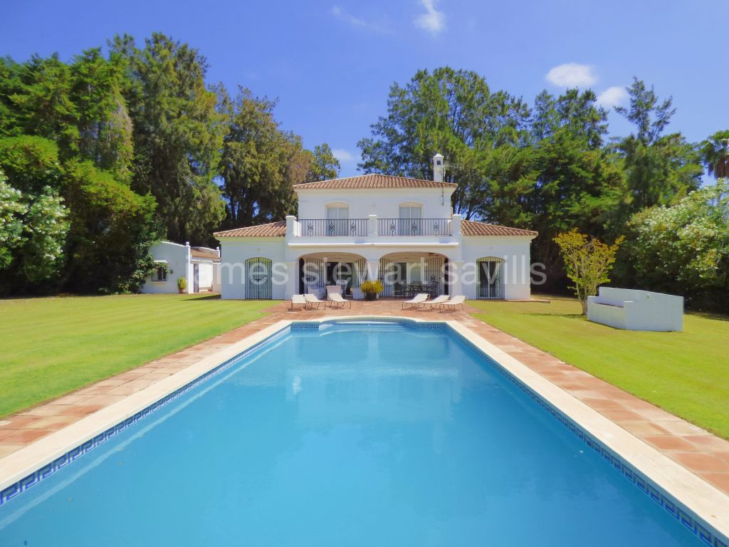 Sotogrande, Villa on a fabulous large, flat plot in Sotogrande Costa
