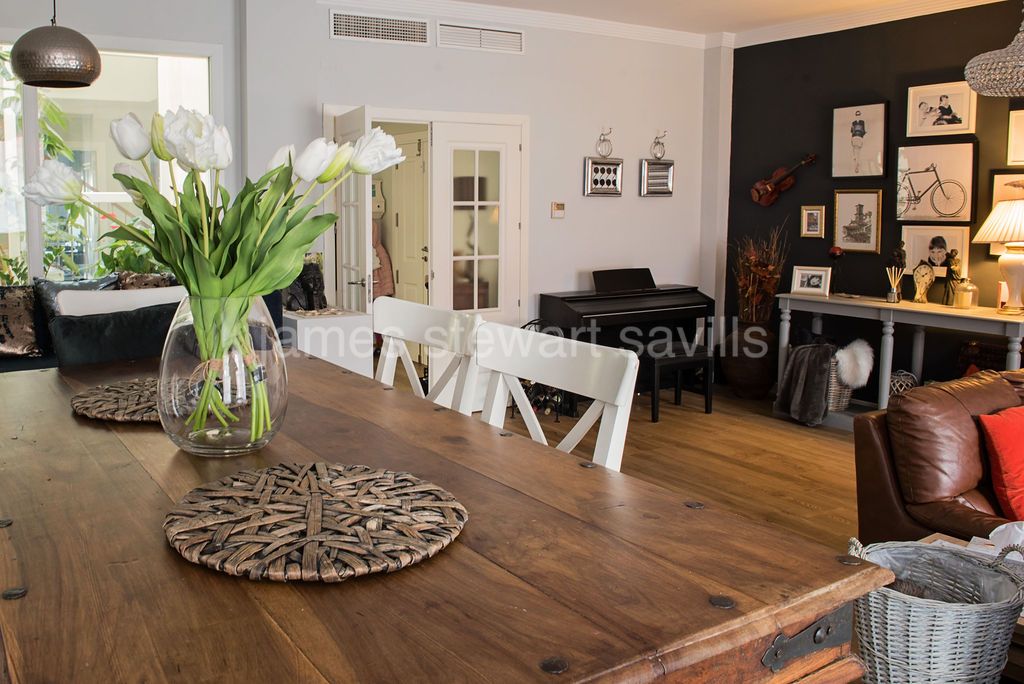 Sotogrande, Excellent condition 3 storey townhouse in a family friendly community in Sotogrande Costa