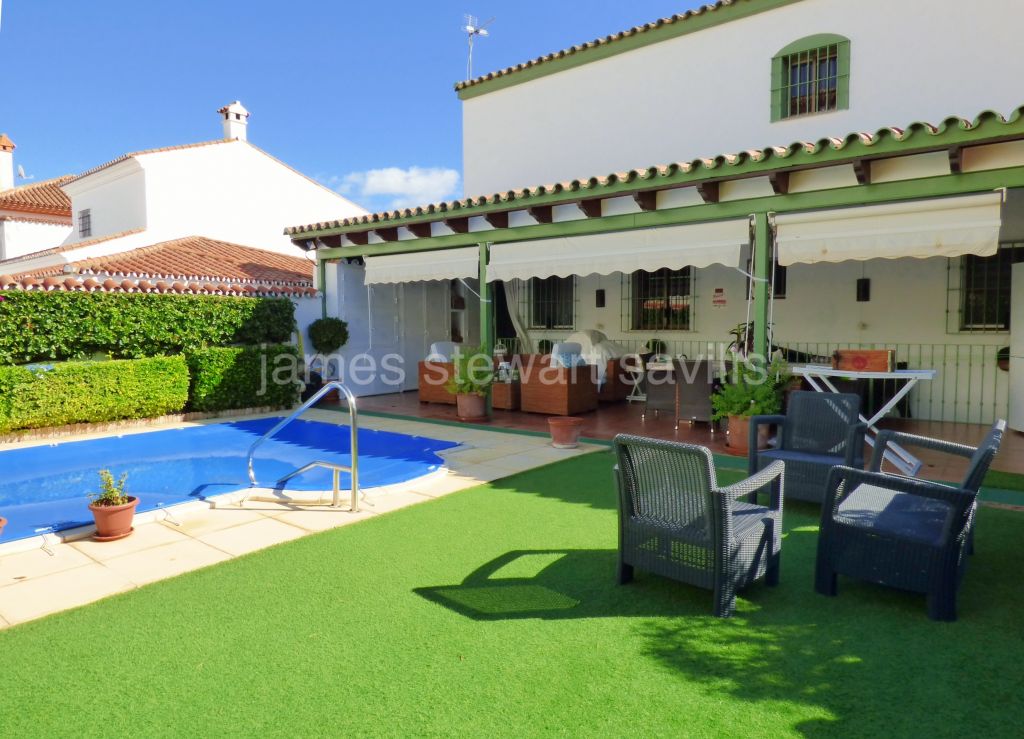 Pueblo Nuevo de Guadiaro, Excellently presented house in Pueblo Nuevo with up to 5 bedrooms with possibilty of separate apartment