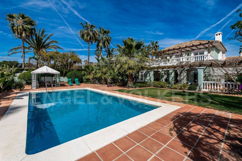 Вилла in Elviria