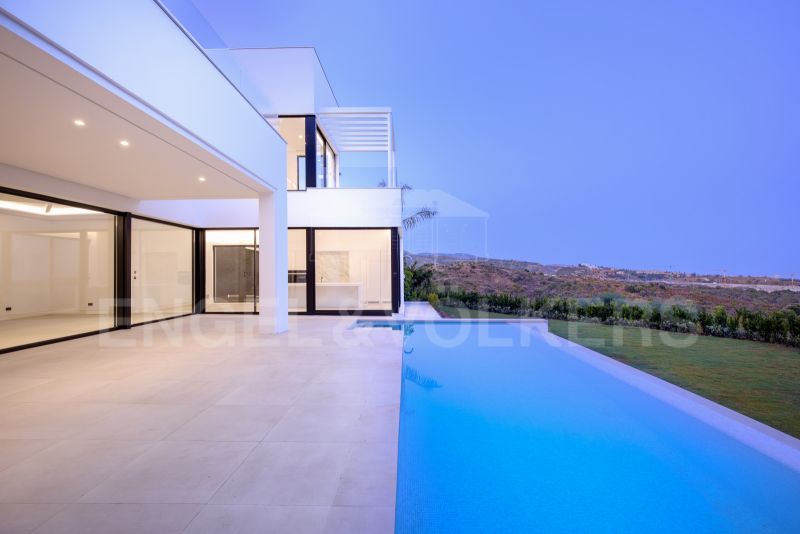 Moderne Luxusvilla mit Panoramablick und Komfort in Rio Real Marbella