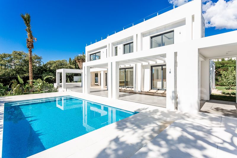 Stunning, contemporary, new villa with panoramic sea and mountains views in Nagüeles