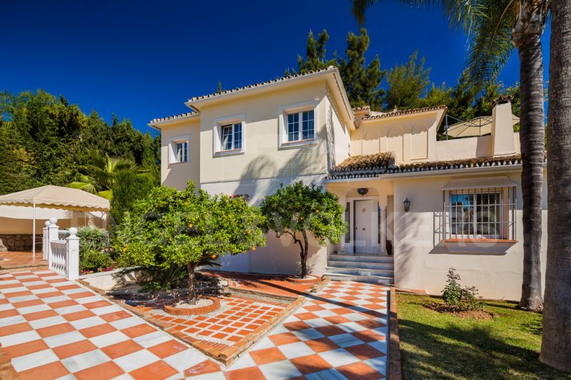 Familienvilla mit Meerblick in Nagüeles