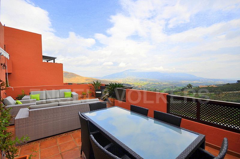 Bel appartement de 3 chambres avec vue à Elviria