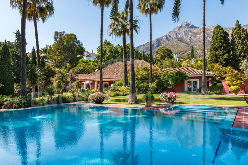 Magnificent Estate in Marbella Hill Club
