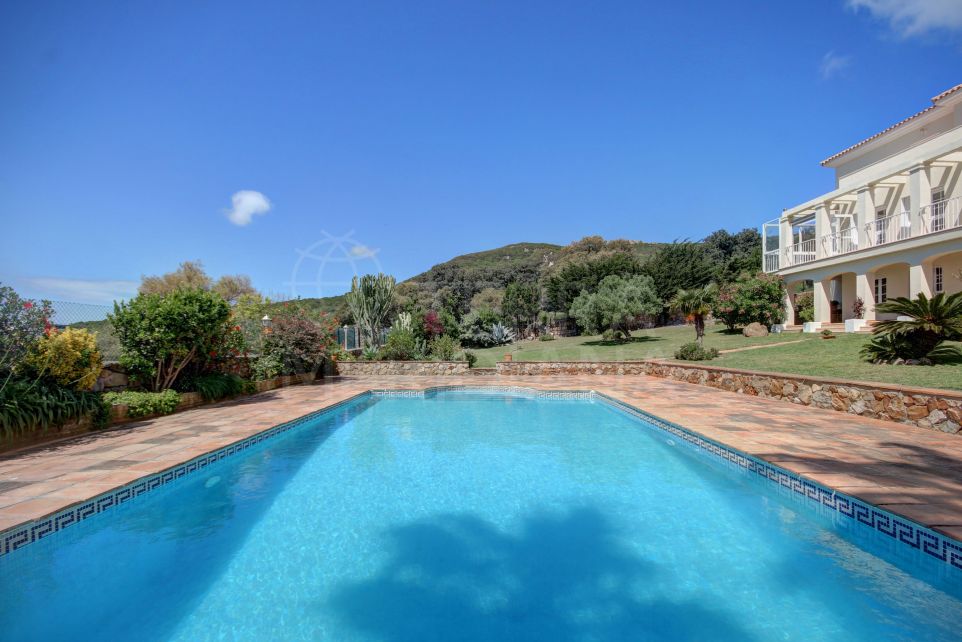 Preciosa villa de 6 dormitorios con impresionantes vistas a las rectas en venta en El Cuartón, Tarifa
