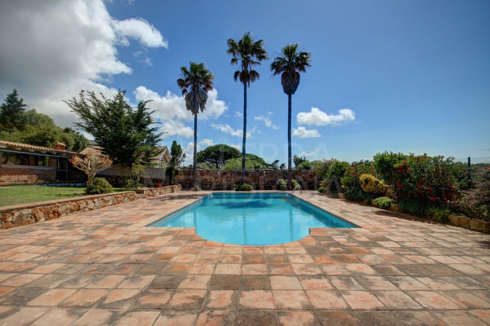 Preciosa villa de 6 dormitorios con impresionantes vistas a las rectas en venta en El Cuartón, Tarifa