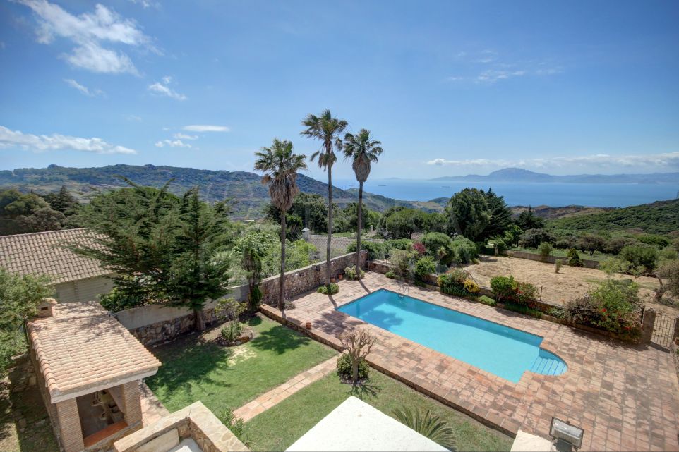 Preciosa villa de 6 dormitorios con impresionantes vistas a las rectas en venta en El Cuartón, Tarifa