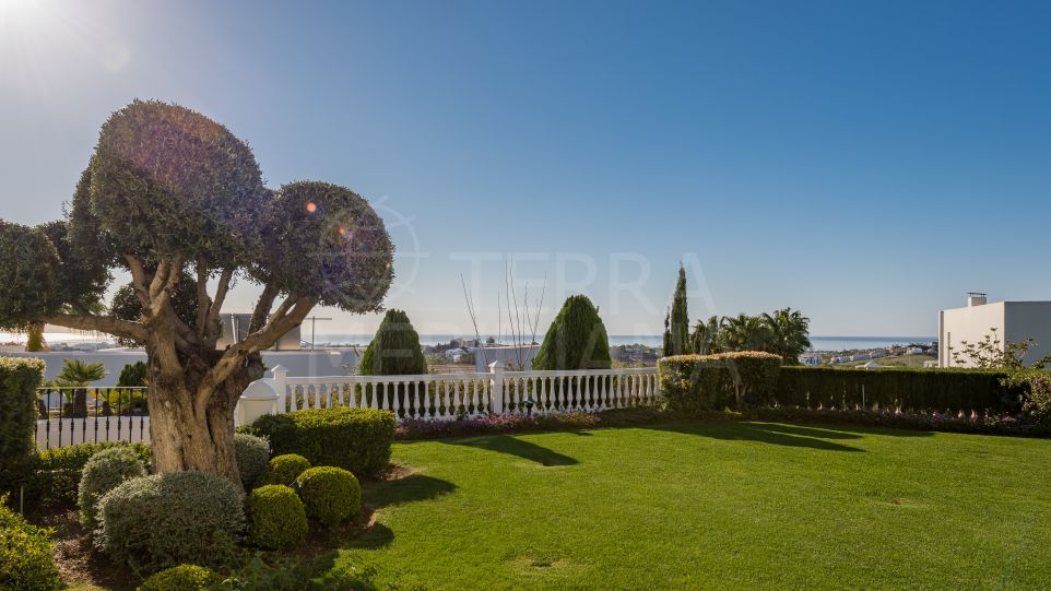 Luxueuse villa de 5 chambres avec vue imprenable à vendre à La Alqueria, Benahavis