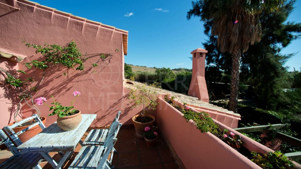 Charming rustic style 3 bedroom villa on large plot with horse stables for sale in Guadalobon, Estepona