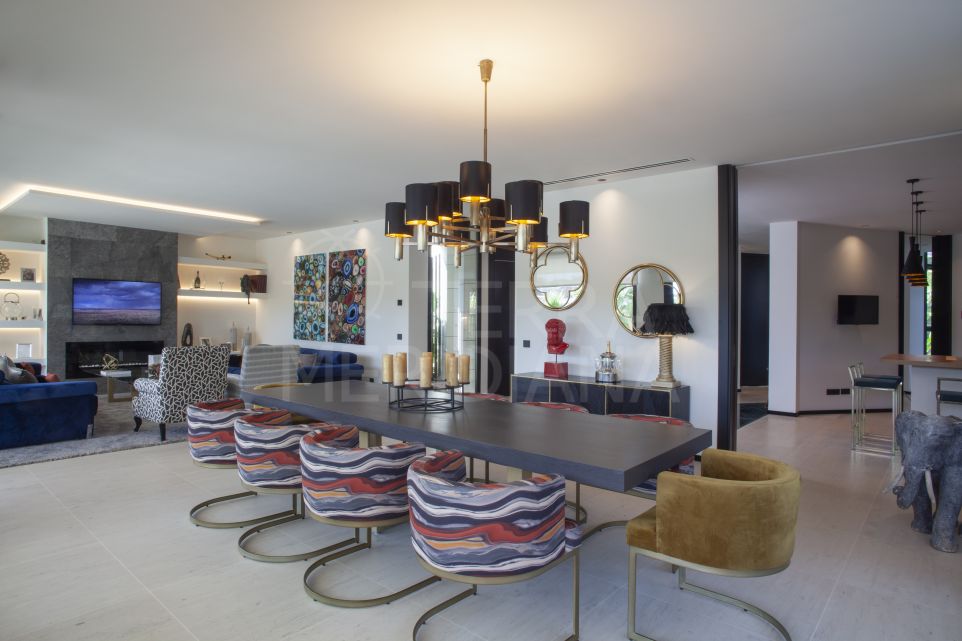 Villa de luxe au design contemporain raffiné à vendre à Parcelas del Golf, Nueva Andalucia