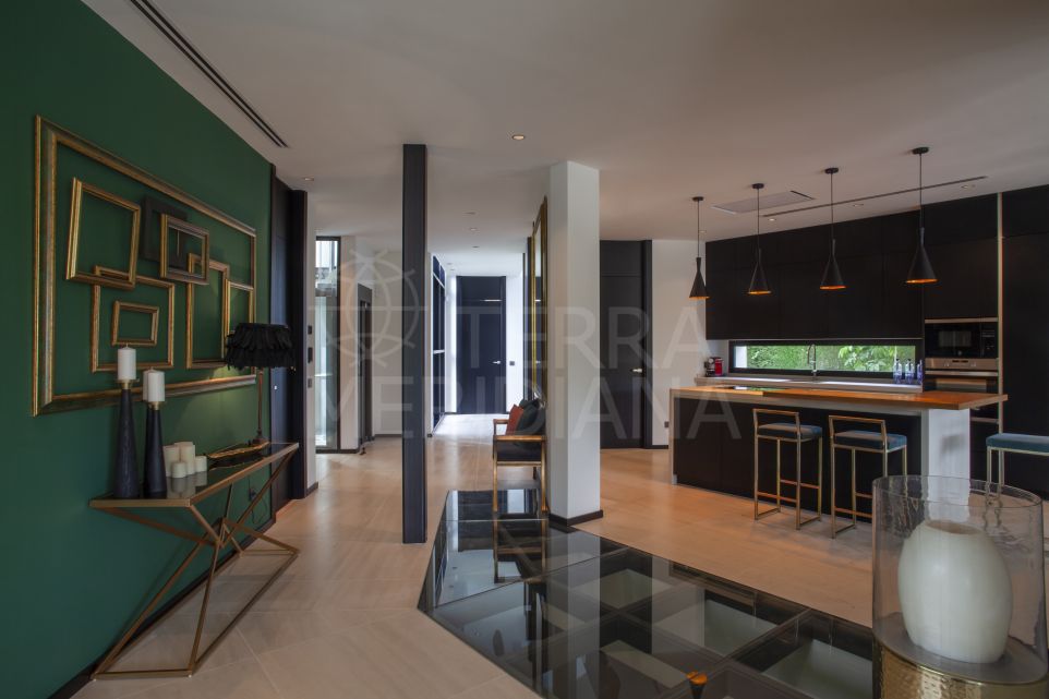 Villa de luxe au design contemporain raffiné à vendre à Parcelas del Golf, Nueva Andalucia