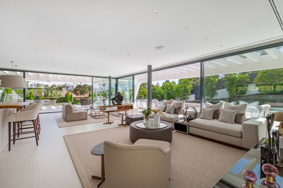 Finely detailed 6 bedroom villa for sale in Haza del Conde, Nueva Andalucia, Marbella