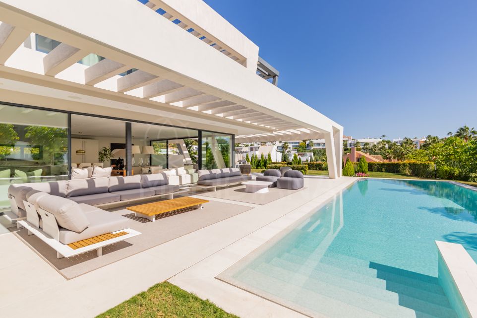 Finely detailed 6 bedroom villa for sale in Haza del Conde, Nueva Andalucia, Marbella