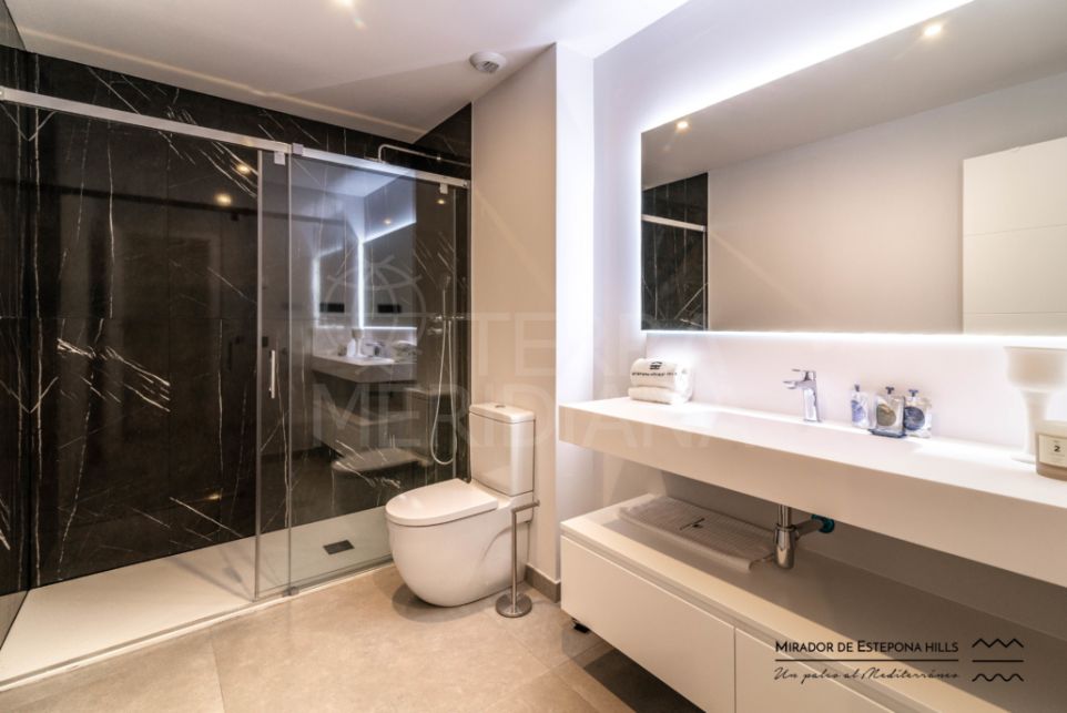 Bel appartement de 3 chambres à vendre à Mirador de Estepona Hills, Estepona
