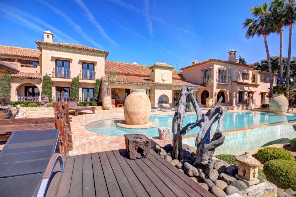 Stunning front line villa for sale in Los Monteros, Marbella
