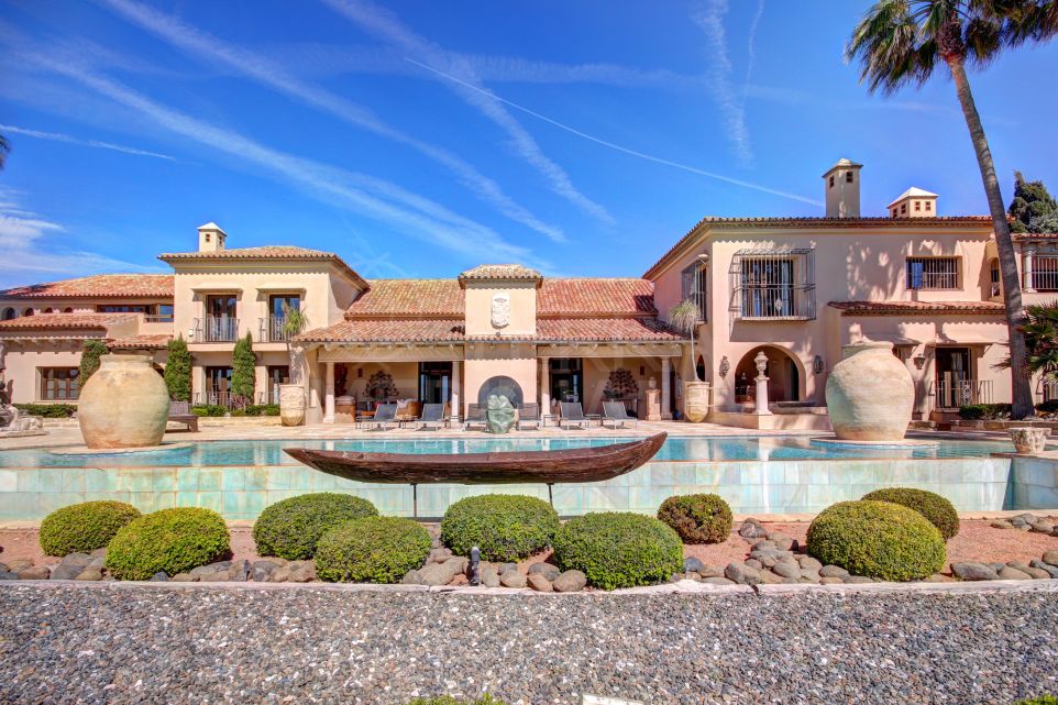 Stunning front line villa for sale in Los Monteros, Marbella