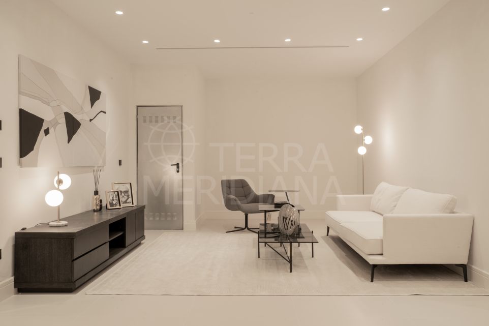Brand new beachside villa for sale in Rio Verde, Marbella Golden Mile