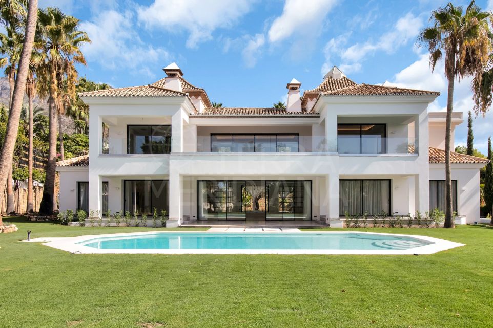 Villa única con acabados de diseño de vanguardia en venta en la exclusiva Sierra Blanca, Milla de Oro de Marbella