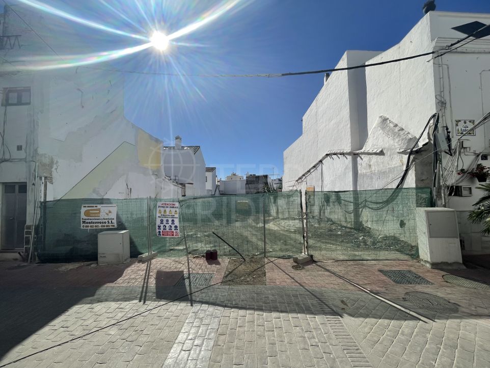 Amazing plot for sale in the old town of Estepona for a private home, apartments or hotel