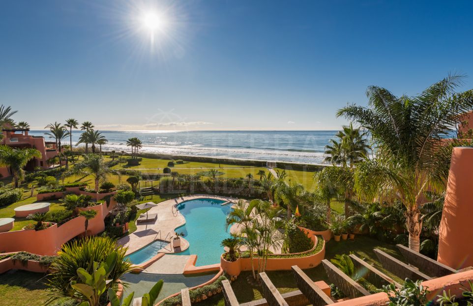 New beachfront duplex penthouse with postcard-perfect sea views for sale in La Morera, Marbella East