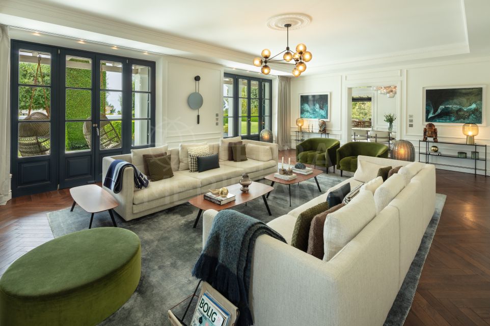 Villa ultra-privée de style moderne du milieu du siècle avec spa et piscine intérieure à vendre à Los Picos, Marbella Golden Mile