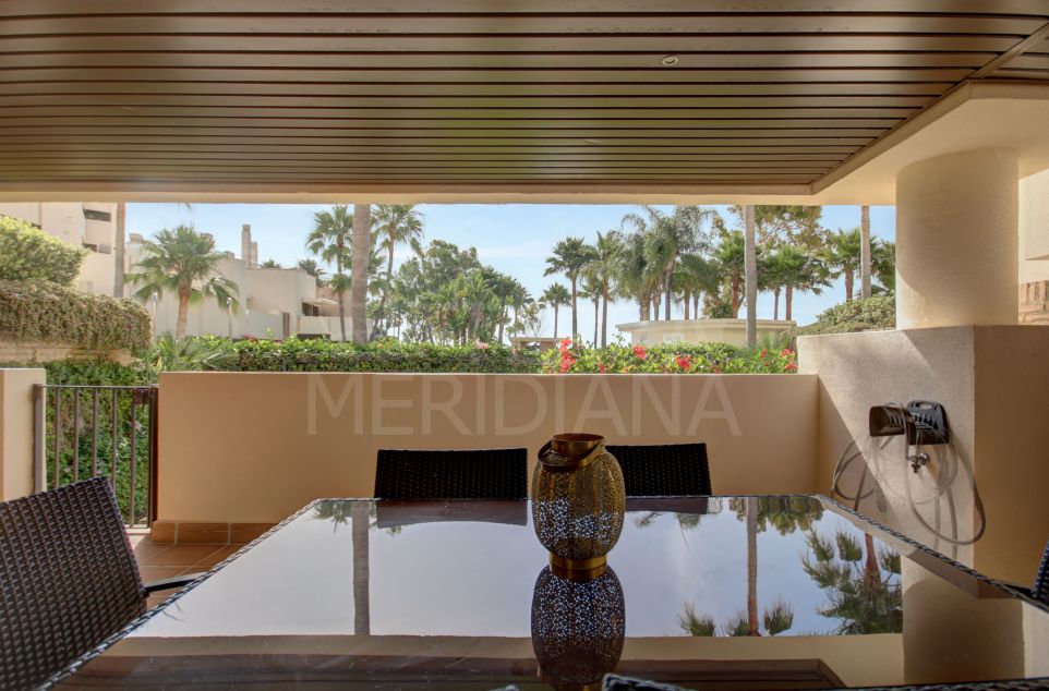 Modern style 2 bedroom ground floor apartment on the beachfront for long term rent in Estepona