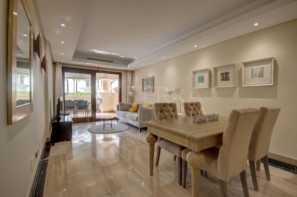 Modern style 2 bedroom ground floor apartment on the beachfront for long term rent in Estepona