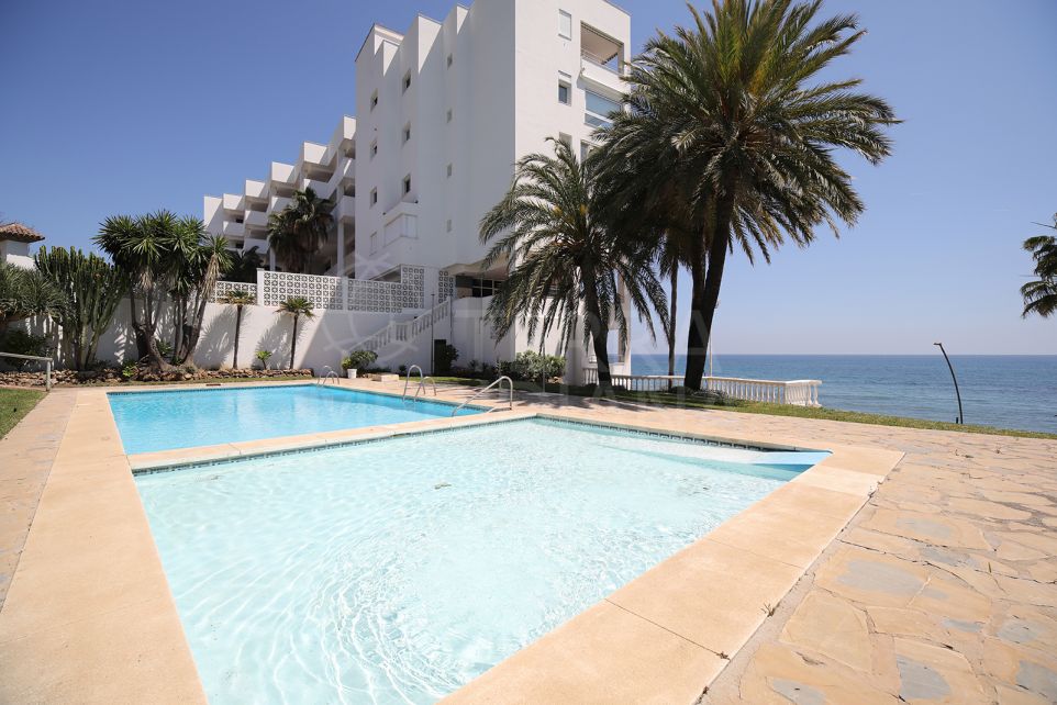 Appartement d'une chambre en première ligne de plage avec vue sur la mer à vendre à Estepona
