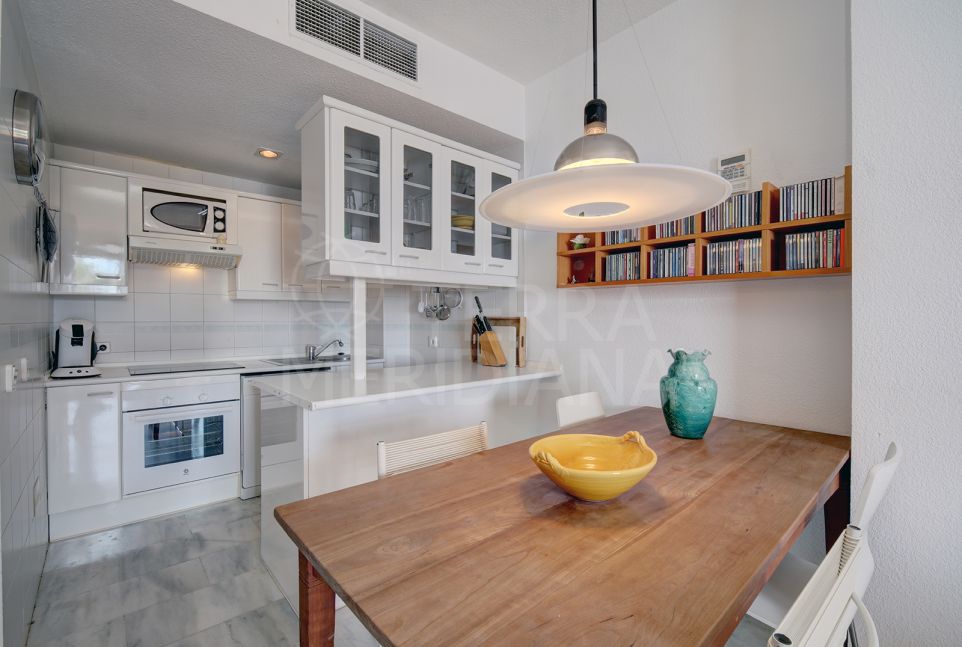 Appartement d'une chambre en première ligne de plage avec vue sur la mer à vendre à Estepona