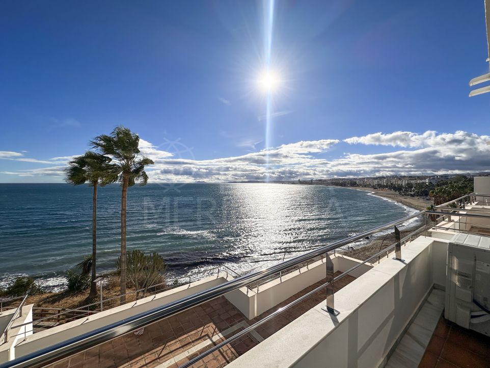 1 Bedroom front line beach apartment with sea views for sale in Estepona