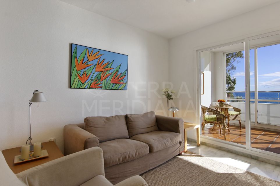 1 Bedroom front line beach apartment with sea views for sale in Estepona