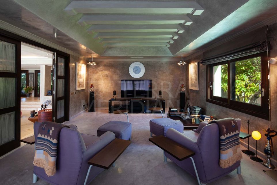 Exquisite 8-Bedroom Luxury Villa with Guest and Staff Accommodation in Estepona’s Paraiso Barronal