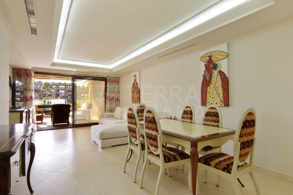 Magnifique appartement de 2 chambres avec vue partielle sur la mer à vendre dans la Nouvelle Mille d'Or d'Estepona